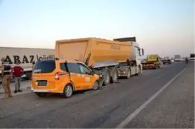 7 aracın karıştığı zincirleme kazada 1 asteğmen hayatını kaybederken 6 kişi de yaralandı 7 aracın karıştığı zincirleme kazada 1 asteğmen hayatını kaybederken 6 kişi de yaralandı