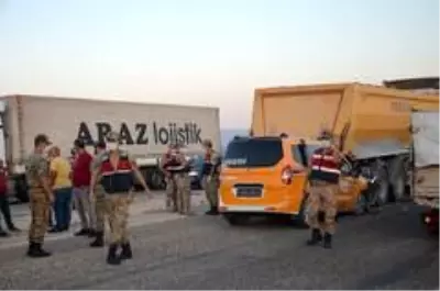 7 aracın karıştığı zincirleme kazada 1 asteğmen hayatını kaybederken 6 kişi de yaralandı 7 aracın karıştığı zincirleme kazada 1 asteğmen hayatını kaybederken 6 kişi de yaralandı