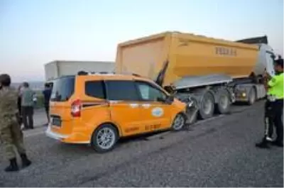 7 aracın karıştığı zincirleme kazada 1 asteğmen hayatını kaybederken 6 kişi de yaralandı 7 aracın karıştığı zincirleme kazada 1 asteğmen hayatını kaybederken 6 kişi de yaralandı
