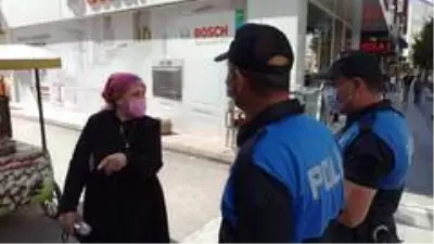 İkinci kez maske kuralını ihlal eden kadından polise pişkin sözler İkinci kez maske kuralını ihlal eden kadından polise pişkin sözler