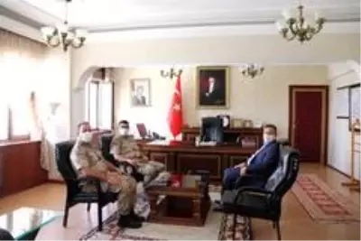 İl Jandarma Komutanı Gemalmaz Kaymakam Perçi'ye ziyaret etti İl Jandarma Komutanı Gemalmaz Kaymakam Perçi'ye ziyaret etti