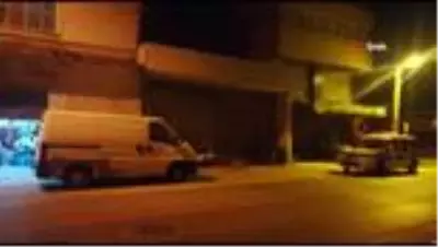 İzmir'de alacak verecek meselesi yüzünden silahla vurulan kişi ağır yaralandı İzmir'de alacak verecek meselesi yüzünden silahla vurulan kişi ağır yaralandı