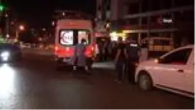 İzmir'de evinde bıçaklanan kişi yaralandı İzmir'de evinde bıçaklanan kişi yaralandı
