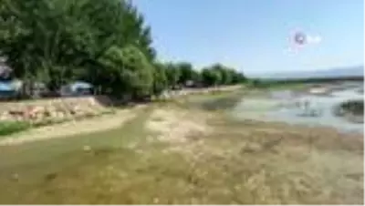 Son dakika! İznik Gölü'nde korkutan çekilme... İskele var su yok Son dakika! İznik Gölü'nde korkutan çekilme... İskele var su yok