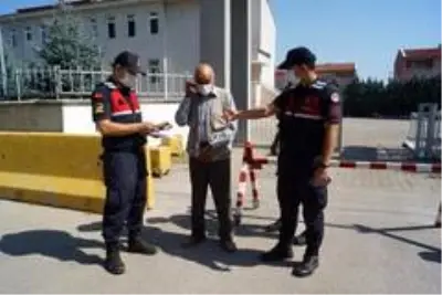 Jandarma AVM'de bulunan cüzdanı sahibine ulaştırdı Jandarma AVM'de bulunan cüzdanı sahibine ulaştırdı