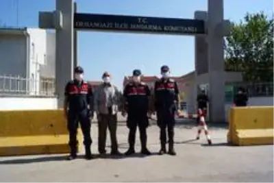 Jandarma AVM'de bulunan cüzdanı sahibine ulaştırdı Jandarma AVM'de bulunan cüzdanı sahibine ulaştırdı