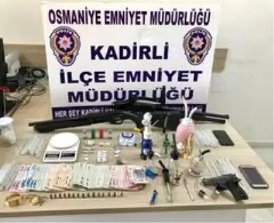 Kadirli polisinden uyuşturucu operasyonu: 4 gözaltı Kadirli polisinden uyuşturucu operasyonu: 4 gözaltı