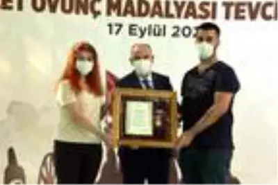 Son dakika gündem: Kahramanmaraş'ta 23 şehit yakını ve gaziye 'Devlet Övünç Madalyası' verildi Son dakika gündem: Kahramanmaraş'ta 23 şehit yakını ve gaziye 'Devlet Övünç Madalyası' verildi