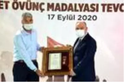 Son dakika gündem: Kahramanmaraş'ta 23 şehit yakını ve gaziye 'Devlet Övünç Madalyası' verildi Son dakika gündem: Kahramanmaraş'ta 23 şehit yakını ve gaziye 'Devlet Övünç Madalyası' verildi