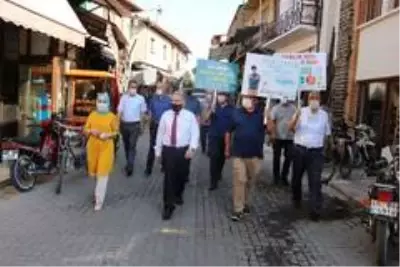 Kaymakam Duru elinde dövizle denetim yaptı Kaymakam Duru elinde dövizle denetim yaptı