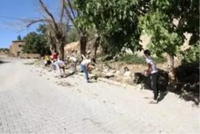 Koçcağızlı çocuklardan 'Ayağınıza taş değmesin' kampanyası Koçcağızlı çocuklardan 'Ayağınıza taş değmesin' kampanyası