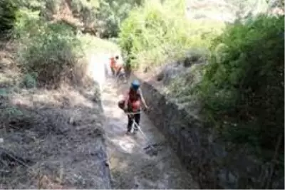 Marmaris'te dere yatakları kışa hazırlanıyor Marmaris'te dere yatakları kışa hazırlanıyor