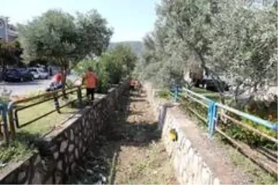 Marmaris'te dere yatakları kışa hazırlanıyor Marmaris'te dere yatakları kışa hazırlanıyor