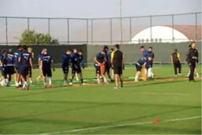 Mehmet Özdilek: 'Takımda sakatlıkları devam eden arkadaşlarımız var' Mehmet Özdilek: 'Takımda sakatlıkları devam eden arkadaşlarımız var'