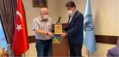 Milletvekili Aydemir: 'Sağlık çalışanları birer kahraman' Milletvekili Aydemir: 'Sağlık çalışanları birer kahraman'