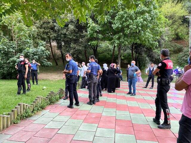 Nikahta kız ve erkek tarafı birbirine girdi! Fenalaşan gelin yere yığıldı