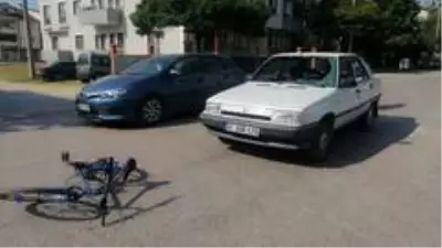 Otomobilin çarptığı bisikletli aracın camından içeri girdi: 2 yaralı Otomobilin çarptığı bisikletli aracın camından içeri girdi: 2 yaralı