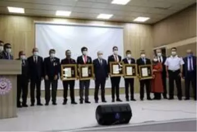 Son dakika haber | Övünç madalyası töreninde konuşan Vali Tutulmaz: 'Artık kan değil, ter dökmeliyiz' Son dakika haber | Övünç madalyası töreninde konuşan Vali Tutulmaz: 'Artık kan değil, ter dökmeliyiz'