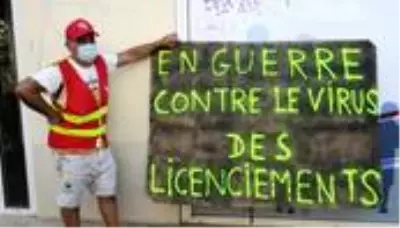 - Paris'te hükümetin emekli maaşlarından kesinti yapma planına karşı protesto- Protestoculardan... - Paris'te hükümetin emekli maaşlarından kesinti yapma planına karşı protesto- Protestoculardan...