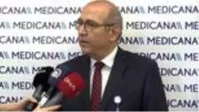 Sanatçı Bülent Ersoy, mide rahatsızlığı nedeniyle tedavi altına alındı Sanatçı Bülent Ersoy, mide rahatsızlığı nedeniyle tedavi altına alındı