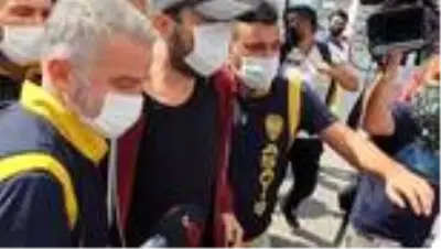 Şarkıcı Halil Sezai ifade vermek için adliyeye geldi Şarkıcı Halil Sezai ifade vermek için adliyeye geldi