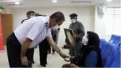 Şehit annesi 'Oğlum adına kurban kesin' diyerek biriktirdiği parayı komutana verdi Şehit annesi 'Oğlum adına kurban kesin' diyerek biriktirdiği parayı komutana verdi