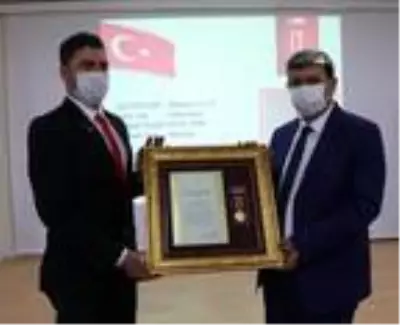 Şehit annesi 'Oğlum adına kurban kesin' diyerek biriktirdiği parayı komutana verdi Şehit annesi 'Oğlum adına kurban kesin' diyerek biriktirdiği parayı komutana verdi