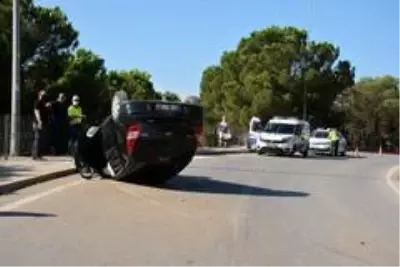 Sinop'ta takla atan otomobil ters döndü: 1 yaralı Sinop'ta takla atan otomobil ters döndü: 1 yaralı