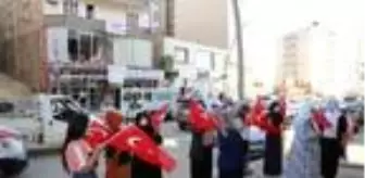 Huzur: Şırnak'ta çocukları PKK tarafından kaçırılan aileler, HDP binası önünde eylem yaptı Huzur: Şırnak'ta çocukları PKK tarafından kaçırılan aileler, HDP binası önünde eylem yaptı