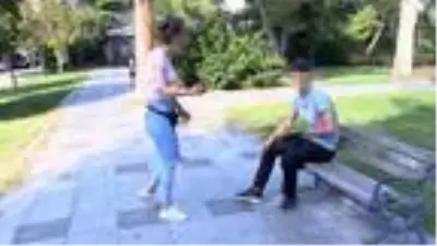 Sevgilisini bıçaklayan genç kız, hiçbir şey olmamış gibi başında bekledi