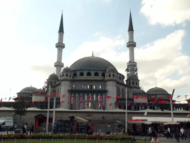 Taksim Camii'de sona gelindi - Haber