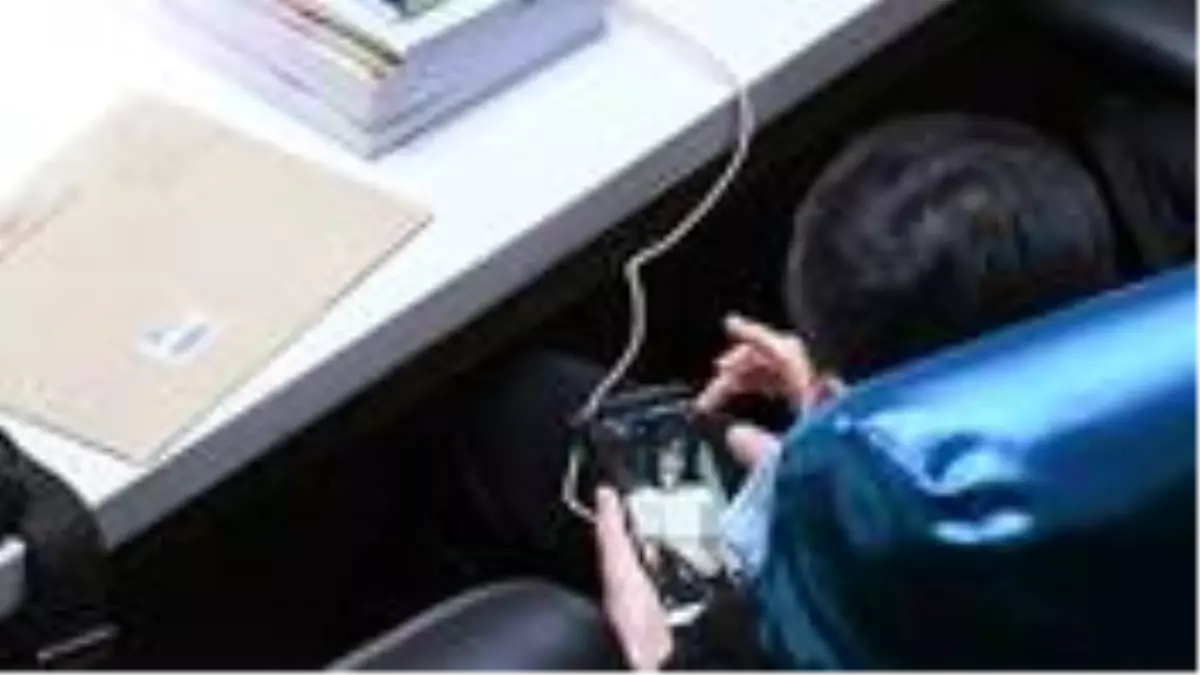 Tayland'da milletvekili parlamentoda cinsel içerikli film izlerken yakalandı