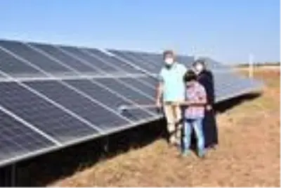 İki çocuk annesi, aldığı hibe desteğiyle eşinin 20 yıllık hayali olan güneş enerjisi santrali kurdu İki çocuk annesi, aldığı hibe desteğiyle eşinin 20 yıllık hayali olan güneş enerjisi santrali kurdu