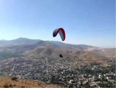 Yahyalı'da yamaç paraşütü heyecanı