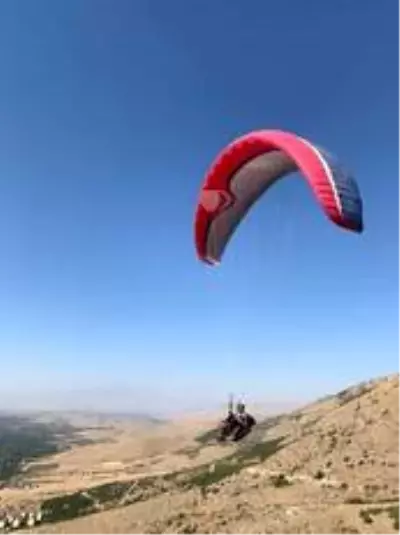 Yahyalı'da yamaç paraşütü heyecanı