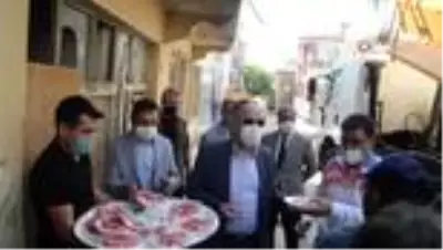 120 derecelik asfalt kaplayan işçilere karpuz ikramı 120 derecelik asfalt kaplayan işçilere karpuz ikramı