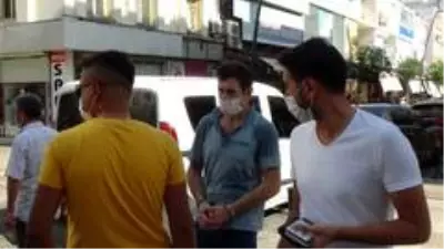 '14 yaşındaki kızı uyuşturucuya alıştırdın' diye bağırıp bacağından vurdular! Vatandaşlar olay yerinden canlı yayın yaptı '14 yaşındaki kızı uyuşturucuya alıştırdın' diye bağırıp bacağından vurdular! Vatandaşlar olay yerinden canlı yayın yaptı