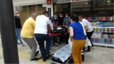 '14 yaşındaki kızı uyuşturucuya alıştırdın' diye bağırıp bacağından vurdular! Vatandaşlar olay yerinden canlı yayın yaptı '14 yaşındaki kızı uyuşturucuya alıştırdın' diye bağırıp bacağından vurdular! Vatandaşlar olay yerinden canlı yayın yaptı