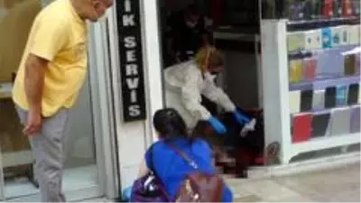 '14 yaşındaki kızı uyuşturucuya alıştırdın' diye bağırıp bacağından vurdular! Vatandaşlar olay yerinden canlı yayın yaptı '14 yaşındaki kızı uyuşturucuya alıştırdın' diye bağırıp bacağından vurdular! Vatandaşlar olay yerinden canlı yayın yaptı