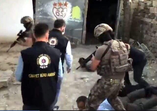 2 çocuğu dolaba kilitleyip anneye 1 saat işkence yapan maskeli soyguncular akraba çıktı 2 çocuğu dolaba kilitleyip anneye 1 saat işkence yapan maskeli soyguncular akraba çıktı