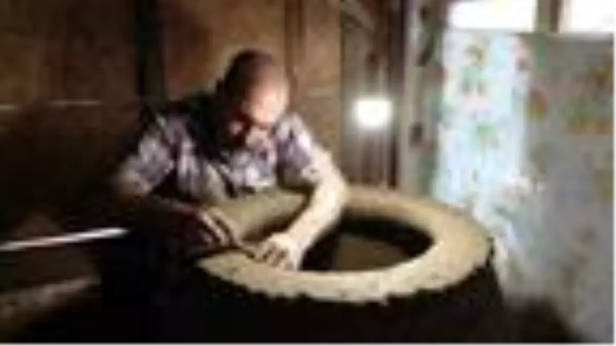 40 yıldır çamura şekil verip, tandır yapıyor