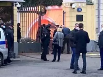 - ABD'nin Rusya'daki Büyükelçilik Konutu'na alkollü sürücü araçla daldı - ABD'nin Rusya'daki Büyükelçilik Konutu'na alkollü sürücü araçla daldı