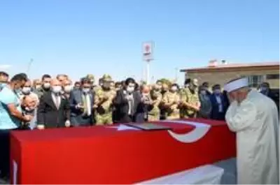 Ağrı şehidini son yolculuğuna uğurladı Ağrı şehidini son yolculuğuna uğurladı