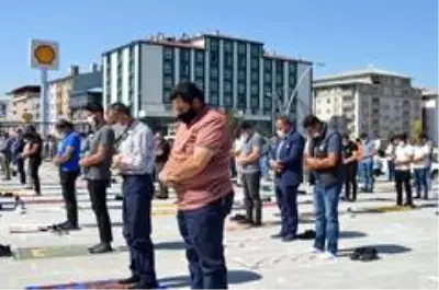 Ağrı şehidini son yolculuğuna uğurladı Ağrı şehidini son yolculuğuna uğurladı