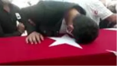 Ağrı şehidini son yolculuğuna uğurladı Ağrı şehidini son yolculuğuna uğurladı