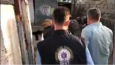 Akrabalarının eşini darbederek parasını çalan iki kişi yakalandı Akrabalarının eşini darbederek parasını çalan iki kişi yakalandı