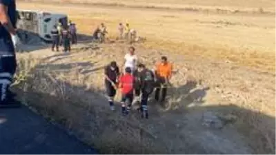 Aksaray'da yolcu otobüsü devrildi: 2'si ağır 32 yaralı Aksaray'da yolcu otobüsü devrildi: 2'si ağır 32 yaralı