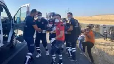 Aksaray'da yolcu otobüsü devrildi: 2'si ağır 32 yaralı Aksaray'da yolcu otobüsü devrildi: 2'si ağır 32 yaralı