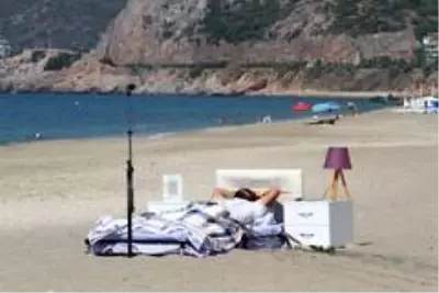 Alanya'da 'yatakla' uçtu, gökyüzünde uyudu Alanya'da 'yatakla' uçtu, gökyüzünde uyudu