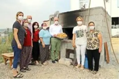 Asırlık Girit ekmeği Akdeniz ilçesinde yaşatılıyor Asırlık Girit ekmeği Akdeniz ilçesinde yaşatılıyor